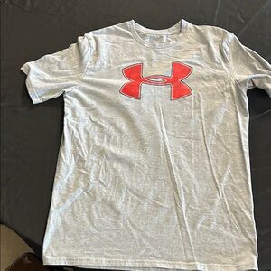 Under Armour Men's Light Gray Tee with Red Emblem